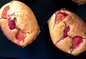 簡単甘さ控え目✨苺たっぷりケーキ