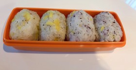 混ぜ混ぜたくあんおにぎり☆
