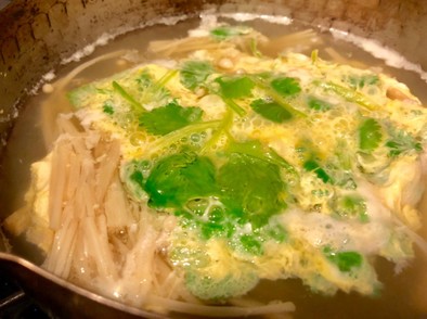 卵のナンプラースープの写真