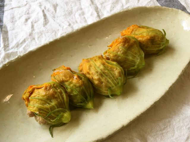 花ズッキーニシュウマイ レシピ 作り方 By ヨーロッパ野菜研究会 クックパッド 簡単おいしいみんなのレシピが349万品