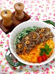 おもてなしにも☆お肉&2色ライス✿の写真