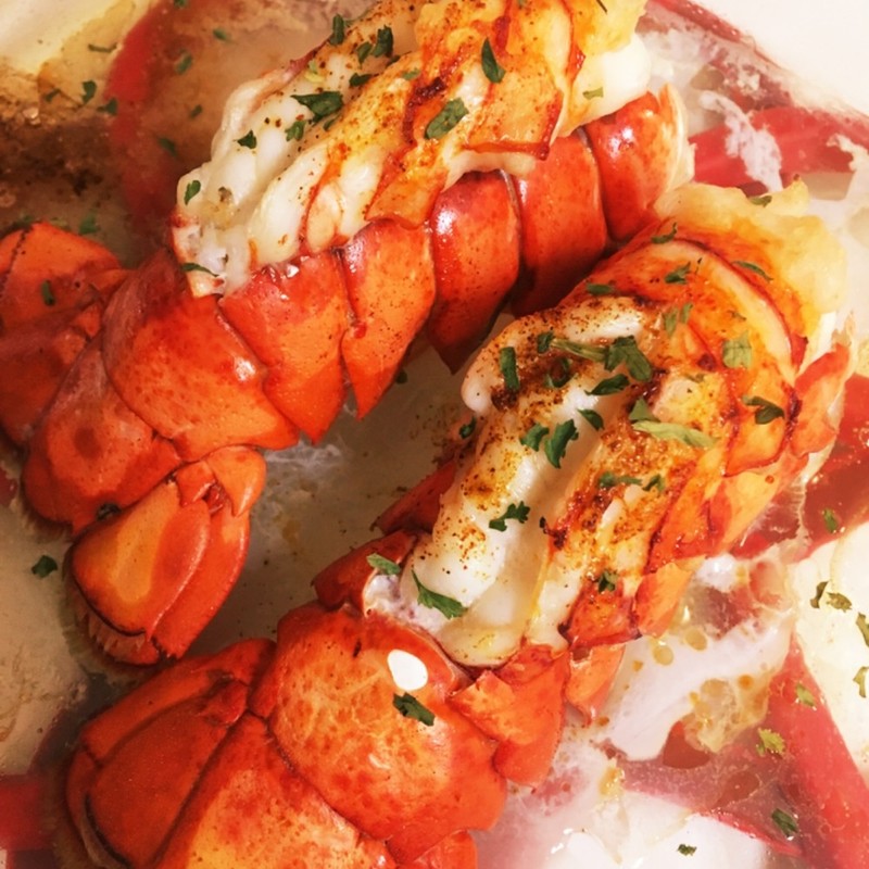 ロブスターテールのグリル、ハーブガーリックバター添え レシピ