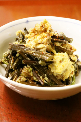 簡単♪美味♪かつお節をプラス★蕨の卵とじ
