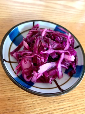 簡単美味〜☆紫キャベツでザワークラウト