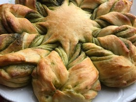横浜発♡抹茶の花型パン