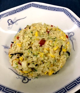カリカリ梅と塩昆布のあっさり炒飯