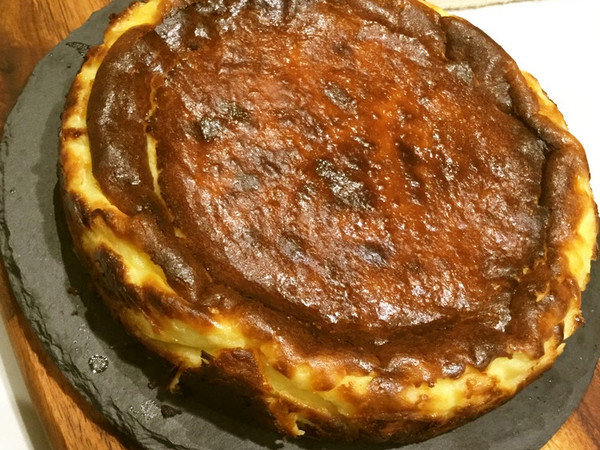 バスク風 濃厚チーズケーキ