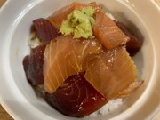 マグロの漬け丼の写真