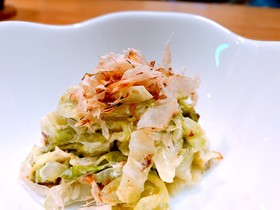 宗田節と春キャベツのコールスローサラダ