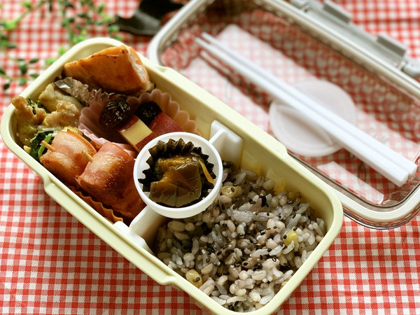 舞茸と豚肉と茹で法蓮草のふんわり卵炒め