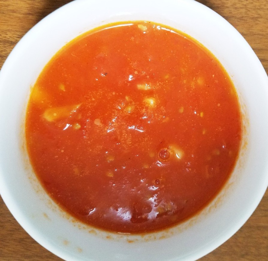 トマトで作るトマトソースの画像