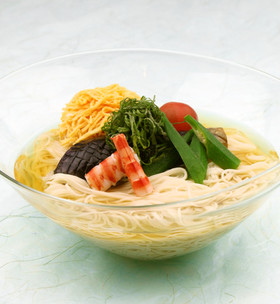 夏野菜ぶっかけそうめん(権太呂だし使用)