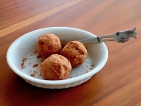 美肌に美腸に、ローフードな酒粕トリュフ。