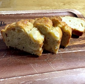 混ぜるだけで簡単リンゴパウンドケーキ