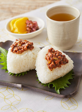肉みそ風おにぎり