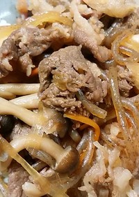 牛丼　糸こんにゃくと ぶなしめじを入れて