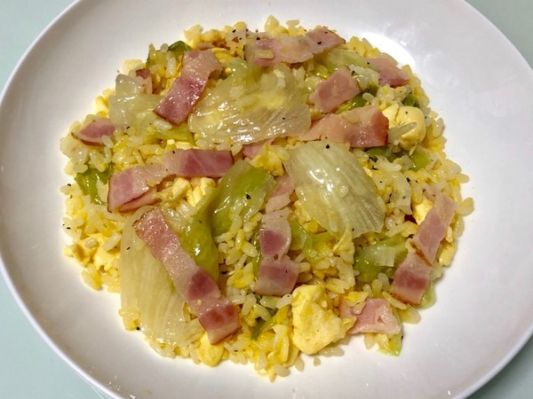 卵レタスベーコンきざみねぎ塩パラパラ炒飯