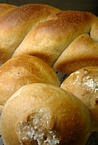 自家製いちご酵母で食事パン