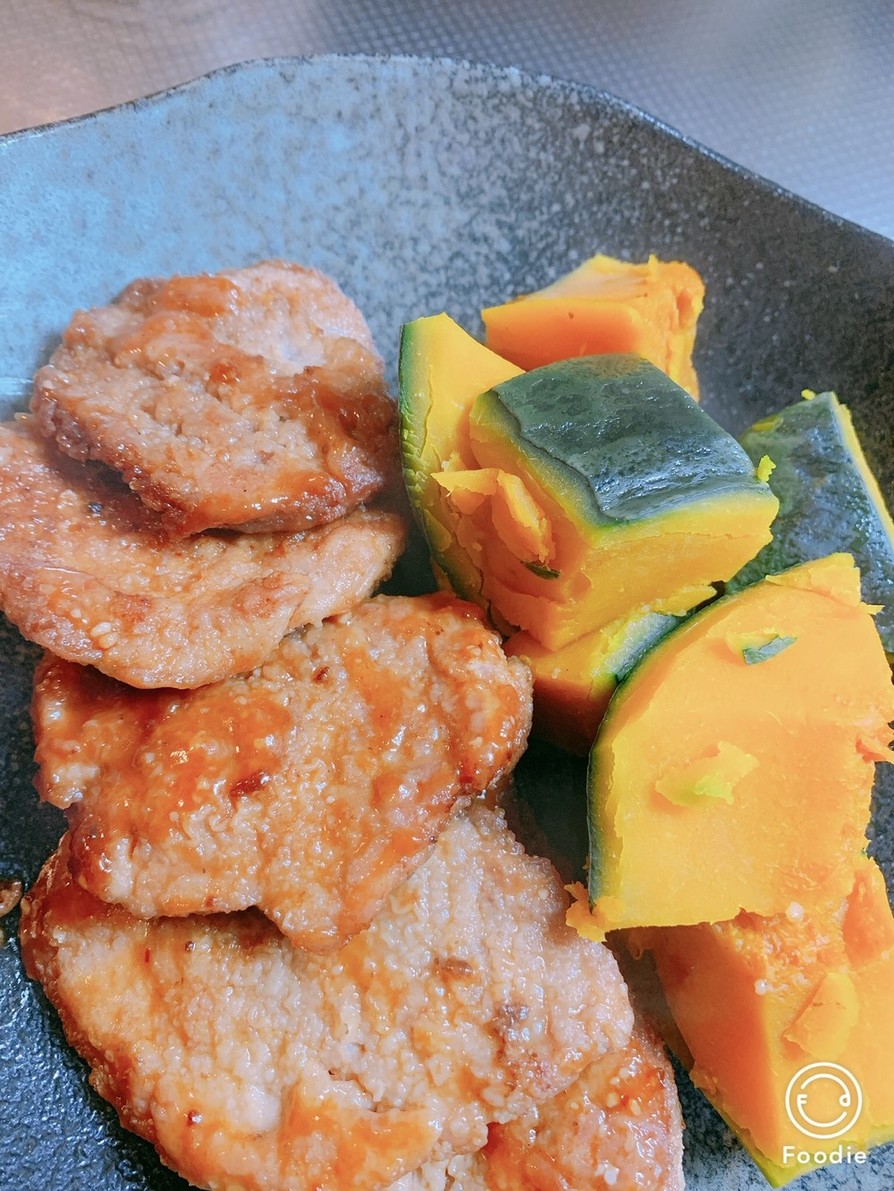 豚ヒレ肉の揚げ焼き蒸しかぼちゃ添えの画像