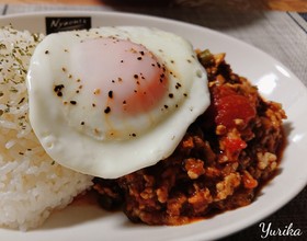 トマト缶とカレー粉で作るドライカレー