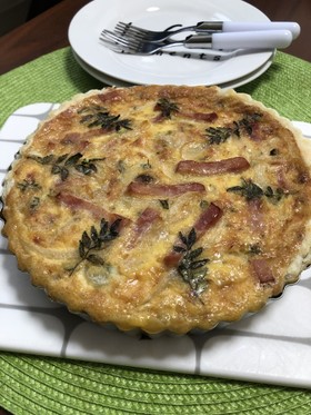 新玉ねぎと木の芽のキッシュ