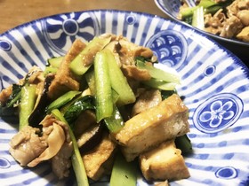 厚揚げと小松菜のオイスターソース炒め