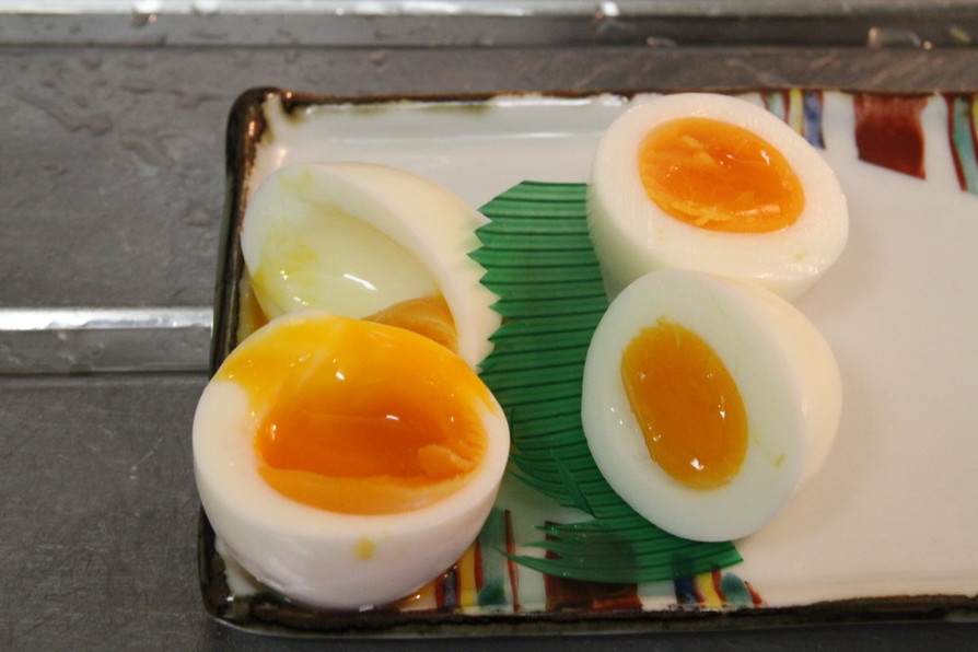 ゆで卵　ｖｓ　蒸し卵の画像