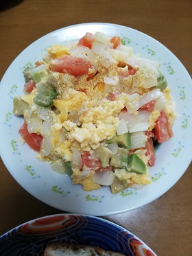 具たくさんのスクランブルドエッグ