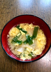 ニラと卵と焼き麩の味噌汁