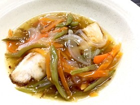 白身魚の野菜たっぷり甘酢あんかけ