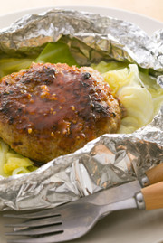 ホルモン入り炭火焼きハンバーグの写真