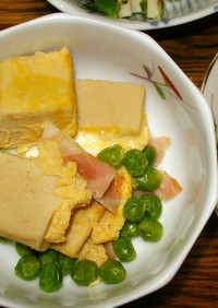 高野豆腐とえんどう豆の煮物