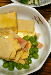 高野豆腐とえんどう豆の煮物