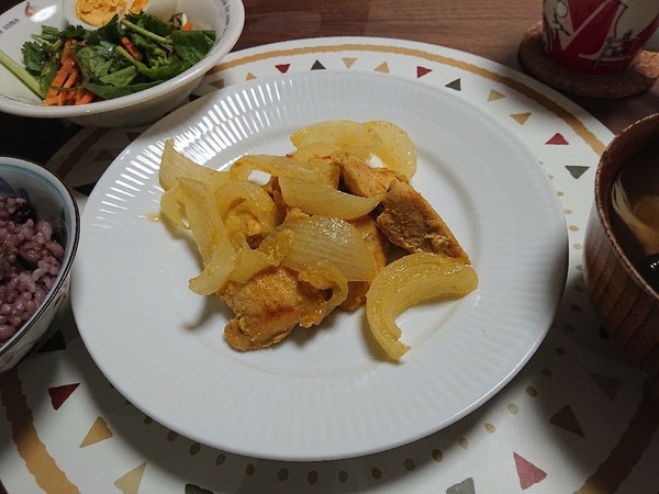簡単☆柔らか鶏胸と甘い新玉葱の塩麹カレー