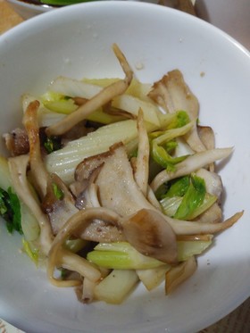 豚肉とセロリとマイタケ炒め