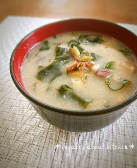 *ワカメ 小松菜 油揚げのお味噌汁*