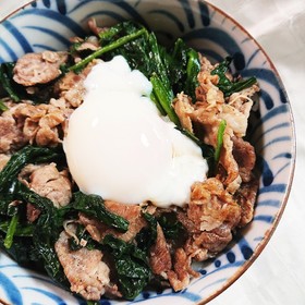 ほうれん草と豚肉のスタミナ丼