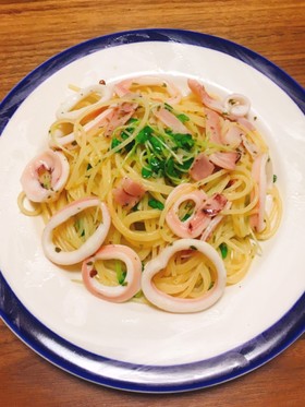 イカとかいわれのレモンバターパスタ