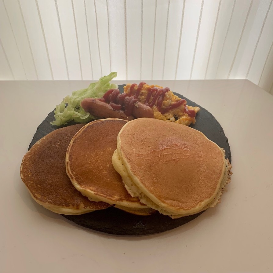 パンケーキの朝食ワンプレートの画像