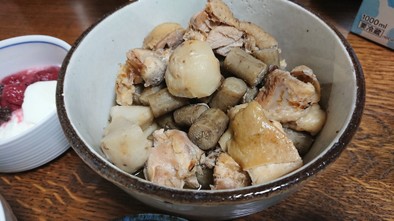 鶏ももと里芋とごぼうの煮しめの写真