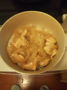 鶏肉と玉ねぎのコンポタ丼(一人前)
