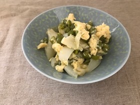 エンドウ豆と新玉ねぎの卵とじ