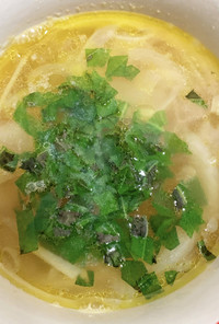 洋風 玉ねぎと生姜の海老出汁スープ