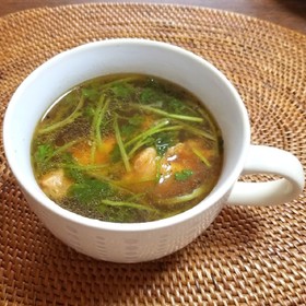 パクチーと手羽元のスープ