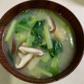 小松菜と椎茸、油揚げのお味噌汁