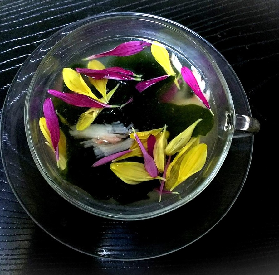 食用菊とワカメの冷製とろみスープの画像