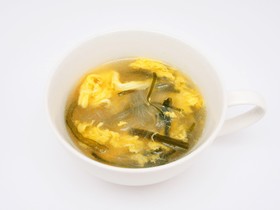 茎わかめと春雨のスープ