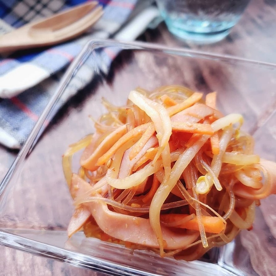 一味唐辛子で本格的！韓国風春雨サラダの画像