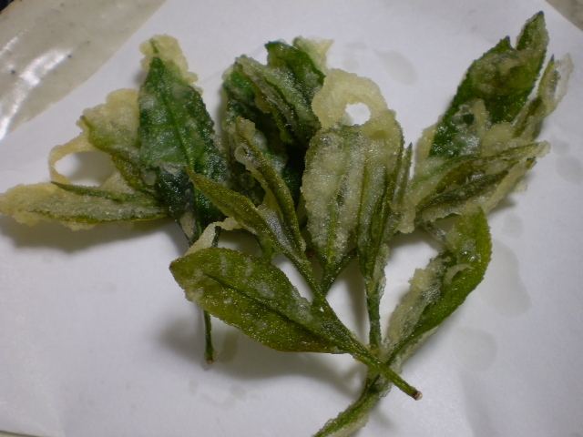 お茶の生葉の天婦羅の画像