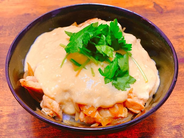 とろとろ卵の新感覚親子丼【やきとり缶】